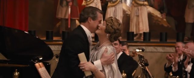 Působivý životopisný snímek o Florence Foster Jenkinsové.